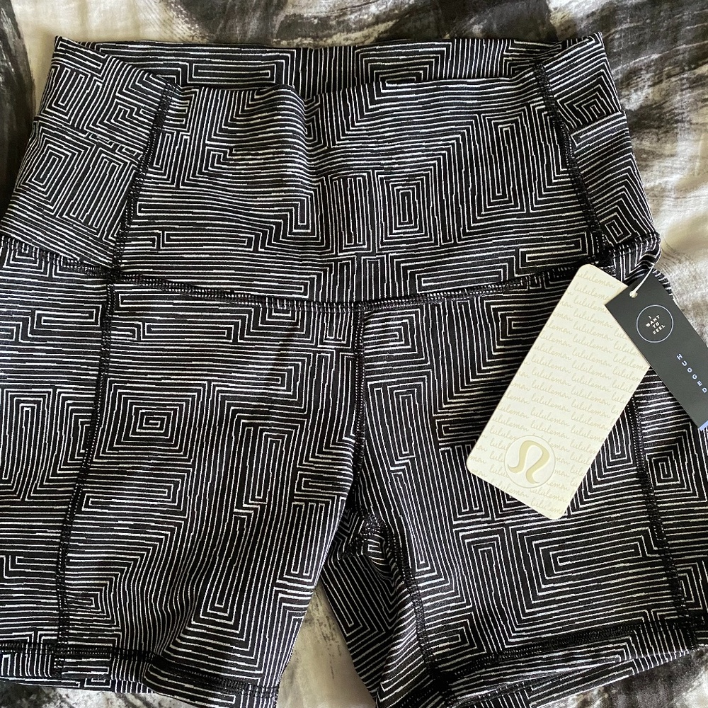 Lululeman Wunder Short 5" Size 8